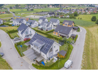 Алюмінієві профілі у створенні модульних систем автономного живлення для приватних будинків