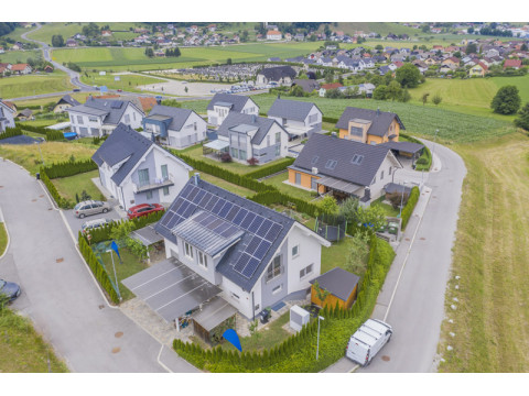 Aluminum profiles in creating modular autonomous power systems for private houses