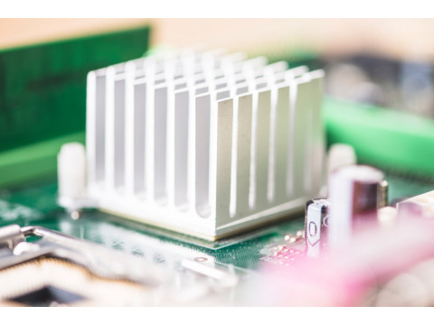 Efficient server cooling using aluminum radiators