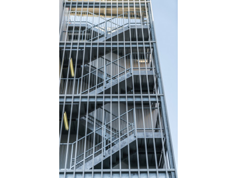 Применение алюминиевых профилей в барьерных и защитных конструкциях