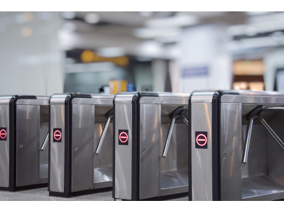 Practical solutions based on aluminum for organizing access systems in business