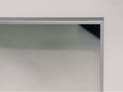 Использование алюминиевых рам для зеркал и картин в современном дизайне